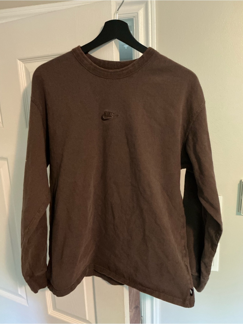 Nike Brown Crewneck Sweatshirt with Subtle Logo